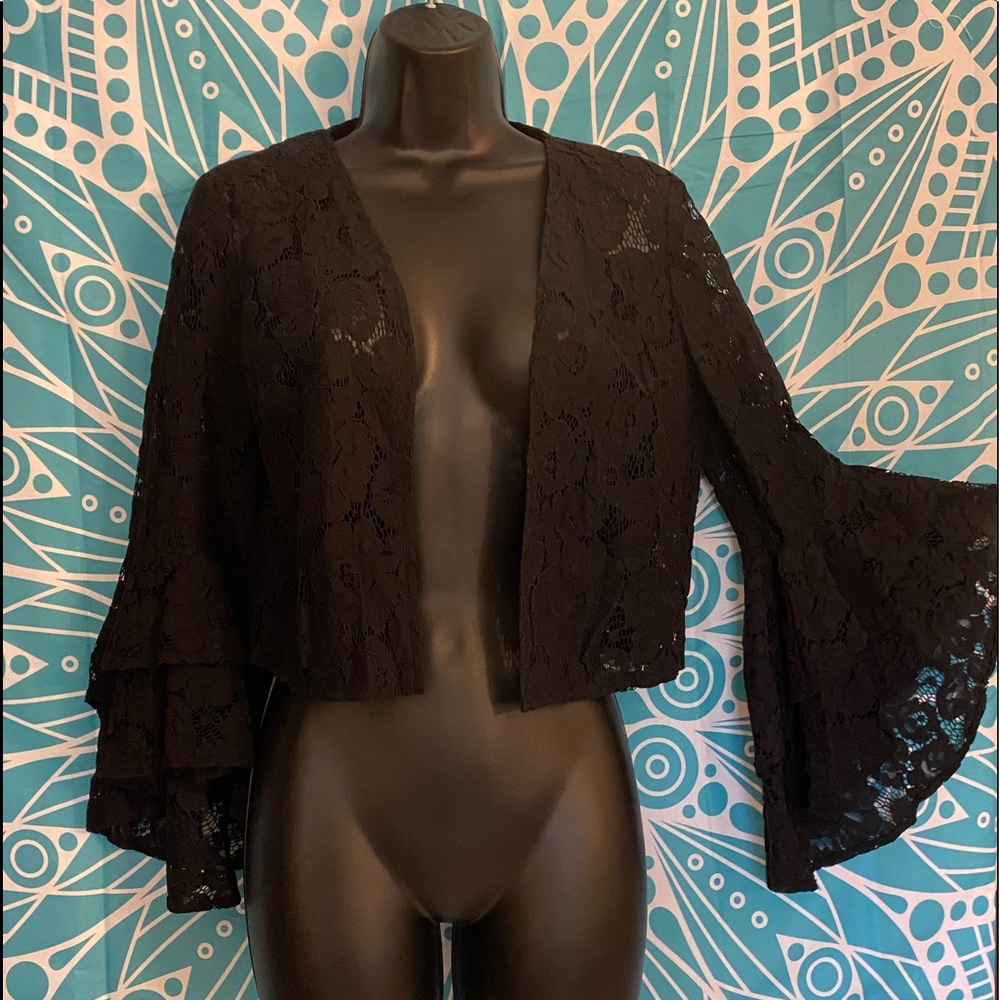 Gorgeous bell sleeve Ralph Lauren lace bolo s